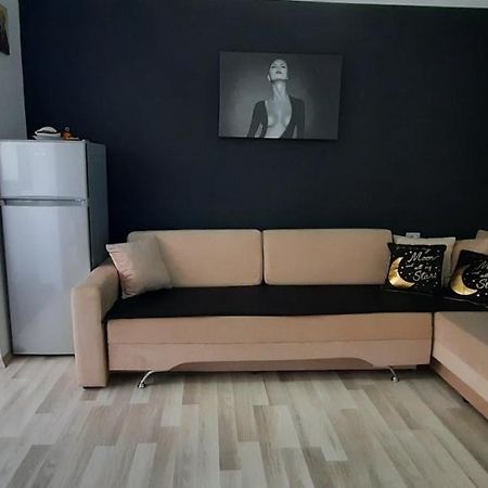 Апартаменти Apartament Clara Пермет Екстер'єр фото