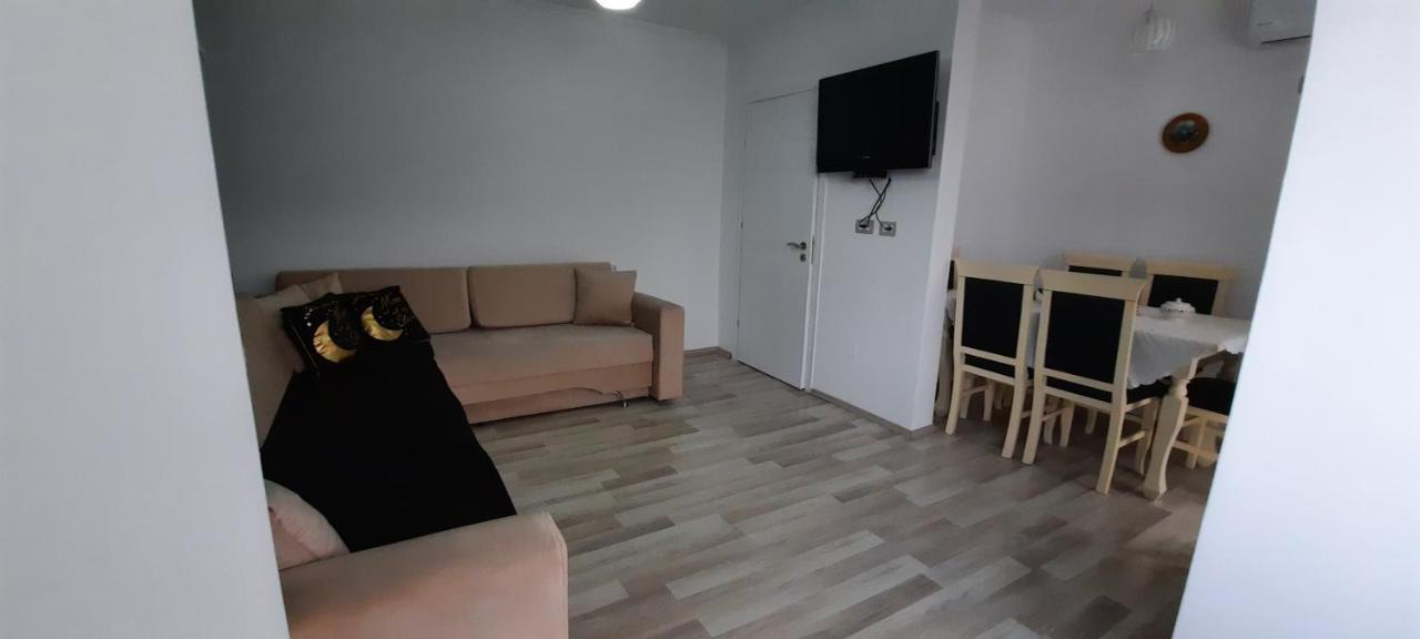 Апартаменти Apartament Clara Пермет Екстер'єр фото